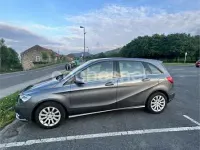 Usado Mercedes B180 109 CV (80 kW) 2012 Gris / plata Utilitario