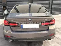 Usado BMW 530e Comfort Edition 292 CV (214 kW) 2022 Gris / plata Berlina