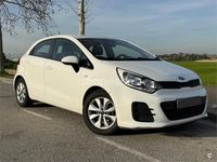 Usado Kia Rio 84 CV (61 kW) 2017 Blanco Berlina