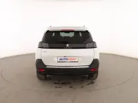 Usado Peugeot 5008 Allure 131 CV (96 kW) 2022 Blanco SUV