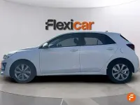 Usado Kia Rio 100 CV (73 kW) 2023 Blanco Berlina