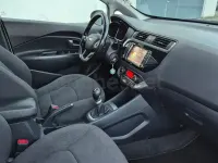Usado Kia Rio 75 CV (55 kW) 2017 Blanco Berlina
