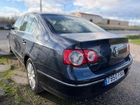 Usado VW Passat Highline 140 CV (102 kW) 2008 Gris / plata Berlina