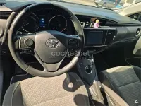 Usado Toyota Auris Hybrid Edition 136 CV (100 kW) 2018 Blanco Berlina