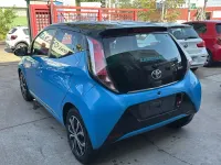 Usado Toyota Aygo 70 CV (51 kW) 2016 Azul Utilitario