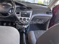 Usado Ford Focus Trend 100 CV (73 kW) 2003 Granate Berlina