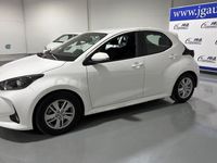 Usado Toyota Yaris Hybrid Business Edition 116 CV (85 kW) 2022 Blanco Berlina
