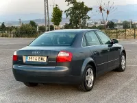 Usado Audi A4 155 CV (114 kW) 2001 Gris / plata Berlina