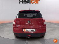 Usado Ssangyong (KGM) XLV Limited 115 CV (84 kW) 2017 Rojo SUV