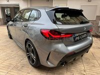 Usado BMW 118 M Sport 136 CV (100 kW) 2023 Gris / plata Utilitario