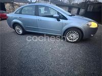 Usado Fiat Linea Emotion 90 CV (66 kW) 2008 Gris / plata Berlina