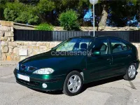 Usado Renault Mégane Authentique 110 CV (80 kW) 2001 Verde Berlina