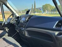 Usado Iveco Daily 180 CV (132 kW) 2018 Blanco Berlina