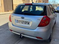Usado Kia Ceed 90 CV (66 kW) 2009 Gris / plata Utilitario