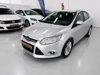 Usado Ford Focus Trend 90 CV (66 kW) 2011 Gris / plata Berlina