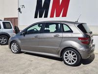 Usado Mercedes B200 140 HP (102 kW) 2007 Cinzento Monovolume