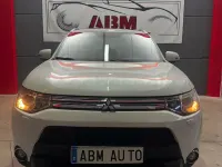 Usado Mitsubishi Outlander P-HEV 203 CV (149 kW) 2015 Blanco SUV