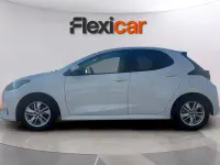 Usado Toyota Yaris Hybrid Business Edition 116 CV (85 kW) 2022 Blanco Berlina