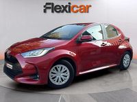 Usado Toyota Yaris Hybrid Active 116 CV (85 kW) 2023 Granate Berlina