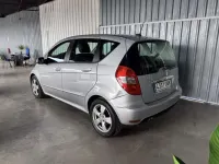 Usado Mercedes A180 Avantgarde 109 CV (80 kW) 2010 Plateado Utilitario