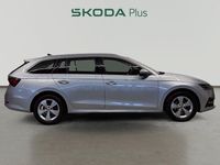 Usado Skoda Octavia Ambition 115 CV (84 kW) 2023 Gris plata Familiar