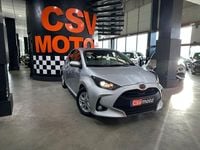 Usado Toyota Yaris Hybrid Active 116 CV (85 kW) 2023 Gris Utilitario