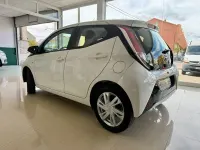 Usado Toyota Aygo X-play 69 CV (50 kW) 2017 Blanco Utilitario