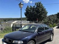 Usado Audi A4 125 CV (91 kW) 1998 Azul Berlina