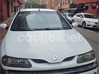 Usado Renault Laguna 110 CV (80 kW) 1999 Blanco Berlina