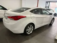 Usado Hyundai Elantra Comfort 132 CV (97 kW) 2013 Blanco Utilitario