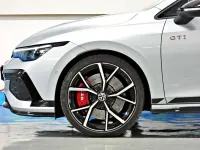 Usado VW Golf VIII GTI 300 CV (220 kW) 2025 Gris Utilitario