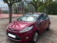 Usado Ford Fiesta Titanium 90 CV (66 kW) 2008 Granate Utilitario