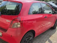 Usado Toyota Yaris Active 69 CV (50 kW) 2008 Rojo Utilitario