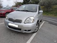 Usado Toyota Yaris Sol 75 CV (55 kW) 2004 Gris / plata Berlina