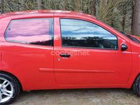 Usado Fiat Punto 70 CV (51 kW) 2004 Rojo Utilitario