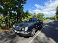 Usado Mercedes E290 Classic 129 CV (94 kW) 1998 Azul Berlina