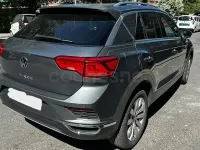 Usado VW T-Roc Advance 110 CV (80 kW) 2021 Gris / plata SUV