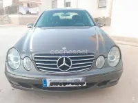 Usado Mercedes E220 Classic 143 CV (105 kW) 2003 Gris / plata Berlina
