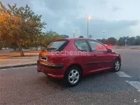 Usado Peugeot 206 75 CV (55 kW) 2000 Granate Berlina