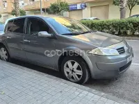 Usado Renault Mégane Dynamique 80 CV (58 kW) 2005 Gris / plata Berlina