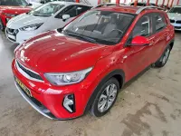 Usado Kia Stonic 100 CV (73 kW) 2023 Granate SUV