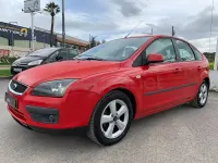Usado Ford Focus Ghia 109 CV (80 kW) 2005 Rojo Berlina