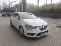 Usado Renault Mégane IV Bose Edition 130 CV (95 kW) 2018 Blanco Berlina