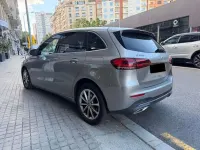 Usado Mercedes B180 136 CV (100 kW) 2021 Gris Monovolumen