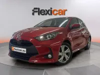 Usado Toyota Yaris Hybrid Active 116 CV (85 kW) 2025 Rojo Berlina