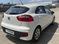 Usado Kia Rio 84 CV (61 kW) 2015 Blanco