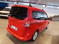 Usado Ford Tourneo Courier Titanium 100 CV (73 kW) 2016 Rojo Monovolumen