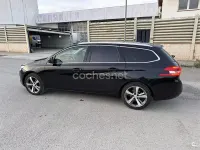 Usado Peugeot 308 SW Allure 130 CV (95 kW) 2015 Negro Familiar