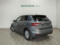 Usado Skoda Fabia Selection 95 CV (69 kW) 2025 Gris Berlina