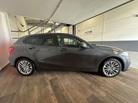 Usado BMW 118 Comfort Edition 150 CV (110 kW) 2021 Gris / plata Utilitario